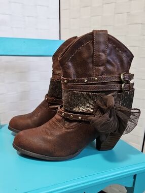 Not Rated Brown Women's Mid-Heel Ankle Boots with Bow and Stud Trim